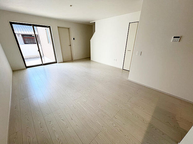 ☆大変明るいリビング☆広々した空間で家族との大切な時間をお過ごしください！！