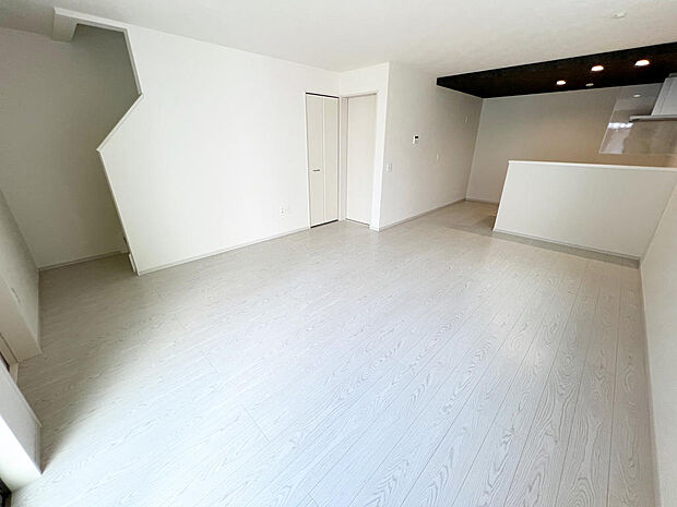 ☆大変明るいリビング☆広々した空間で家族との大切な時間をお過ごしください！！