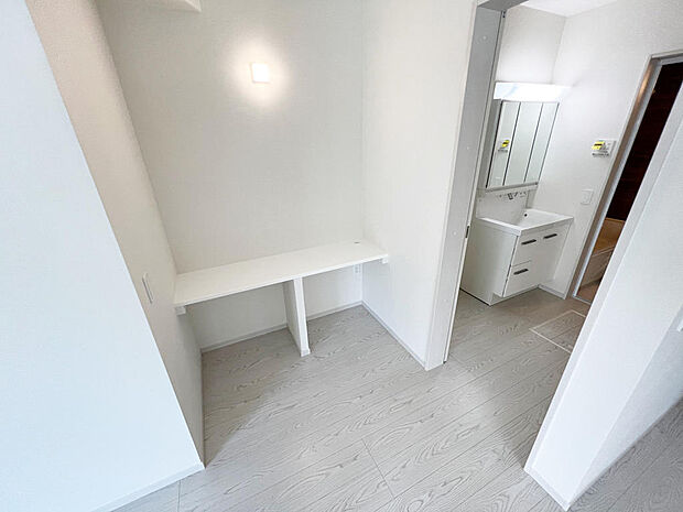 ☆DEN☆お子様の学習やワークスペースに！！