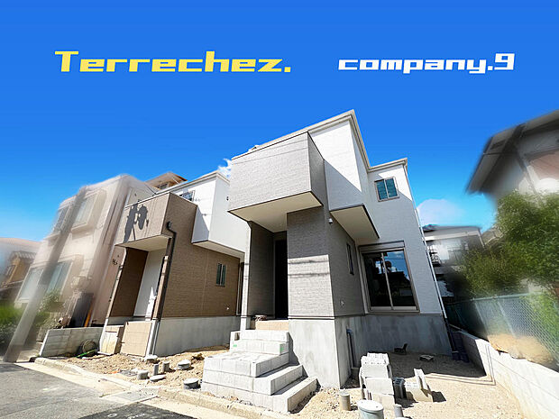 ☆現地外観写真☆Terrechez☆２号棟☆子育てに適した住環境☆土地25坪☆日当たり良好☆閑静な住宅街☆DEN・WIC・食洗機☆南面バルコニー☆小・中学校まで徒歩10分圏内☆前道４ｍ☆