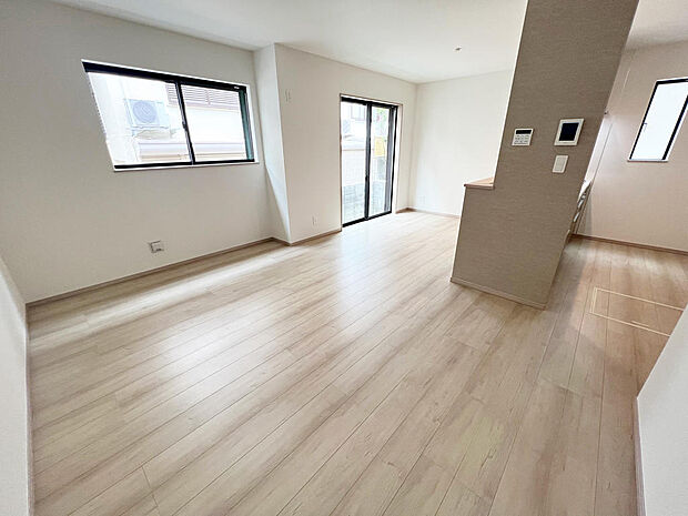 ☆大変明るいリビング☆広々した空間で家族との大切な時間をお過ごしください！！