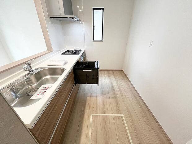 ☆大型のシステムキッチン☆対面式ですので家族と会話しながら楽しくクッキング！！