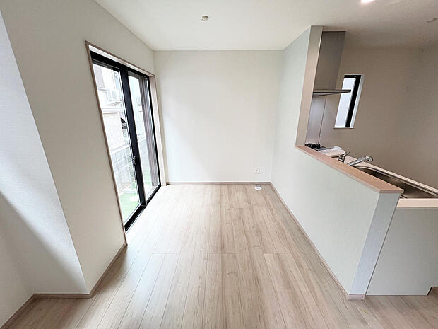 ☆大変明るいリビング☆広々した空間で家族との大切な時間をお過ごしください！！