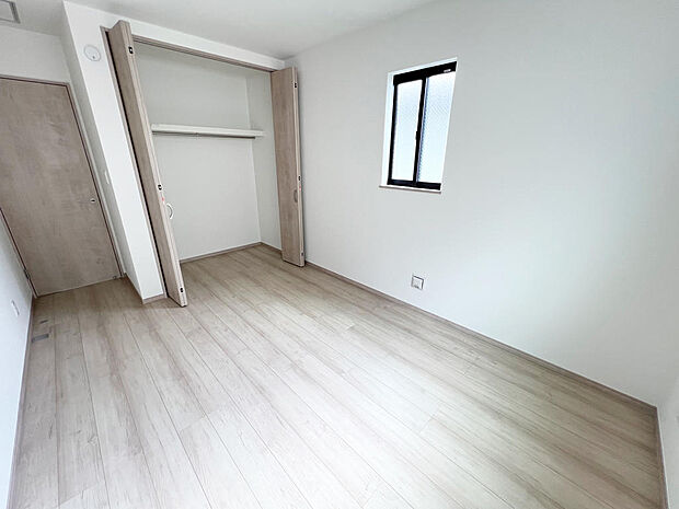 ☆各部屋大型収納完備☆子供部屋・主寝室にお好きにコーディネートしよう！！