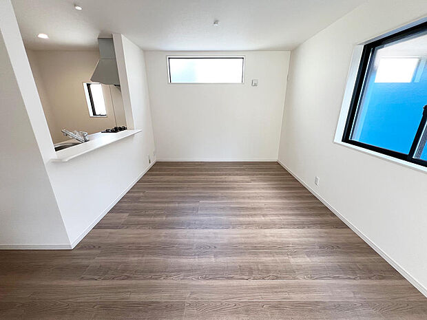 ☆大変明るいリビング☆広々した空間で家族との大切な時間をお過ごしください！！