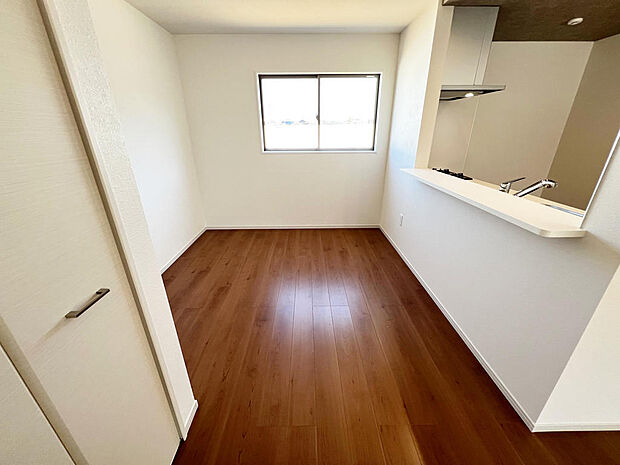 ☆大変明るいリビング☆広々した空間で家族との大切な時間をお過ごしください！！