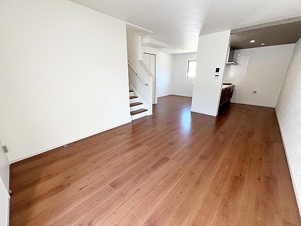 ☆大変明るいリビング☆広々した空間で家族との大切な時間をお過ごしください！！