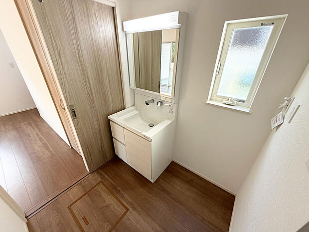 ☆白を基調とした清潔感溢れる洗面スペース☆清潔空間で気持ちよく1日の始まりを!!