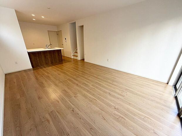 ☆大変明るいリビング☆広々した空間で家族との大切な時間をお過ごしください！！