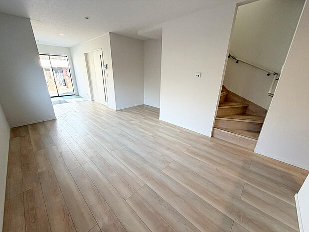 ☆大変明るいリビング☆広々した空間で家族との大切な時間をお過ごしください！！