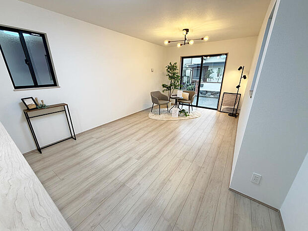 ☆大変明るいリビング☆広々した空間で家族との大切な時間をお過ごしください！！