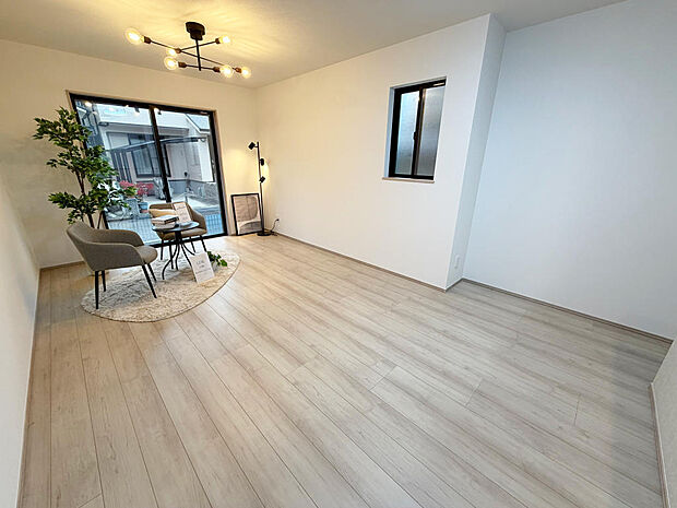 ☆大変明るいリビング☆広々した空間で家族との大切な時間をお過ごしください！！