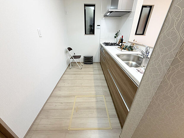 ☆大型のシステムキッチン☆対面式ですので家族と会話しながら楽しくクッキング！！