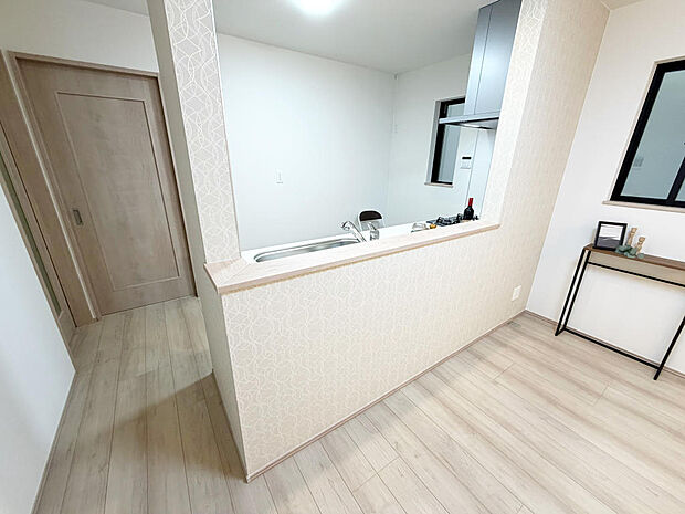 ☆大型のシステムキッチン☆対面式ですので家族と会話しながら楽しくクッキング！！