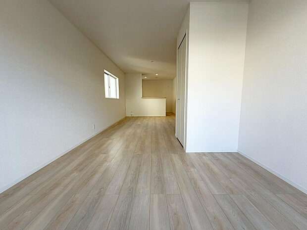 ☆大変明るいリビング☆広々した空間で家族との大切な時間をお過ごしください!!