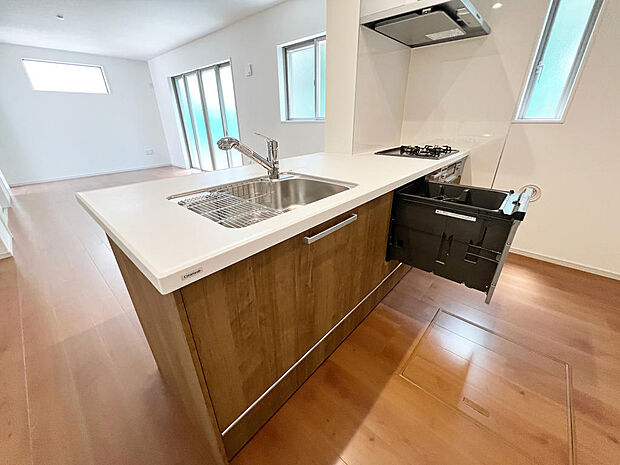 ☆大型のシステムキッチン☆対面式ですので家族と会話しながら楽しくクッキング!!