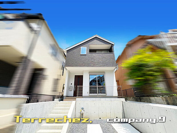 ☆現地外観写真☆Terrechez☆ほっこりとした街並☆「長尾駅」徒歩13分☆ZEH水準省エネ住宅☆土地30坪☆日当たり良好☆WIC・食洗機☆小・中学校まで徒歩7分圏内☆前道4m☆買い物施設が充実☆