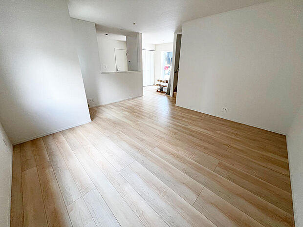 ☆大変明るいリビング☆広々した空間で家族との大切な時間をお過ごしください!!