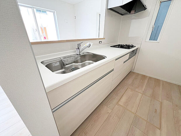 ☆大型のシステムキッチン☆対面式ですので家族と会話しながら楽しくクッキング!!