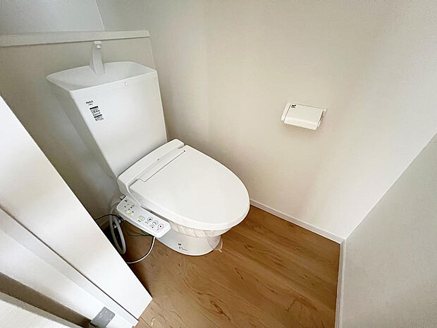 ☆ウレシイシャワートイレ☆1階・2階に完備!パパとのトイレ争いに終止符!!