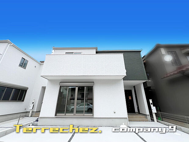 ☆現地外観写真☆Terrechez☆2号棟☆子育てに適した住環境☆土地29坪☆商業施設が充実☆日当たり良好☆☆LDK17.7帖☆WIC☆南面バルコニー☆小・中学校まで徒歩13分圏内☆前道6m☆