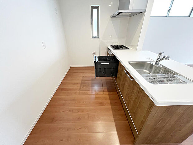 ☆大型のシステムキッチン☆対面式ですので家族と会話しながら楽しくクッキング!!