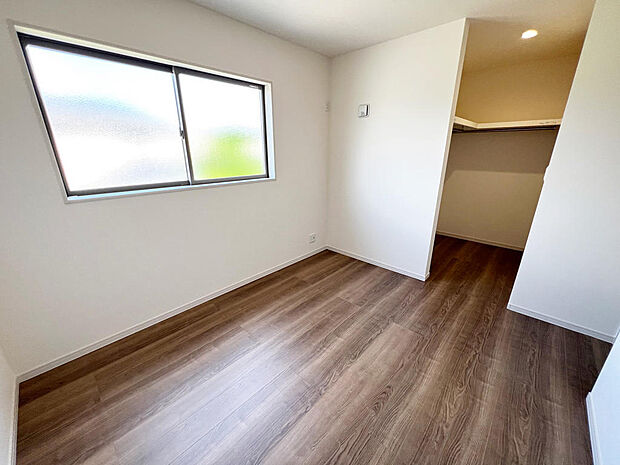 ☆各部屋大型収納完備☆子供部屋・主寝室にお好きにコーディネートしよう!!