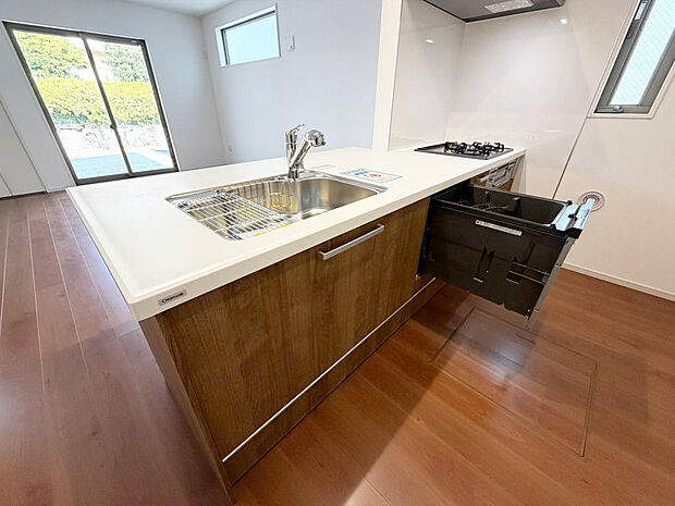 ☆大型のシステムキッチン☆対面式ですので家族と会話しながら楽しくクッキング!!