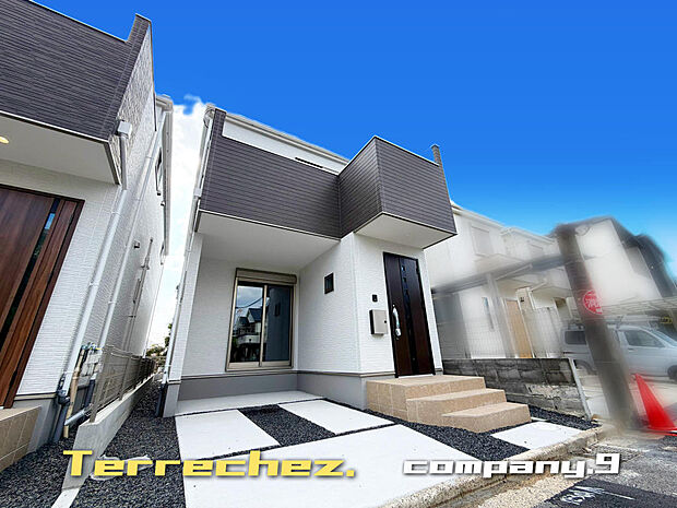 ☆現地外観写真☆Terrechez☆2号棟☆ZEH水準省エネ住宅☆土地28坪☆日当たり良好☆閑静な住宅街☆くずはモール車3分☆家事動線良好☆商業施設が充実☆前道6.1m☆