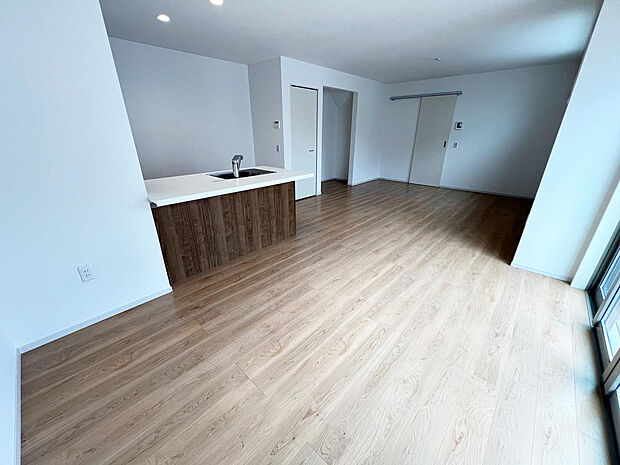 ☆大変明るいリビング☆広々した空間で家族との大切な時間をお過ごしください！！