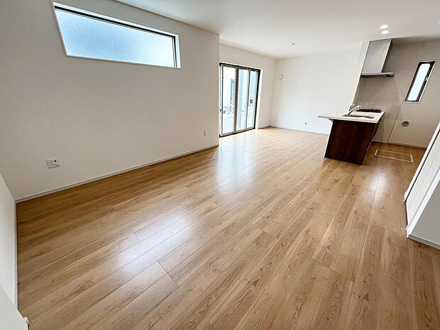 ☆大変明るいリビング☆広々した空間で家族との大切な時間をお過ごしください！！