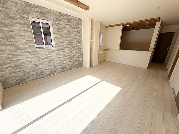 ☆大変明るいリビング☆広々した空間で家族との大切な時間をお過ごしください！！