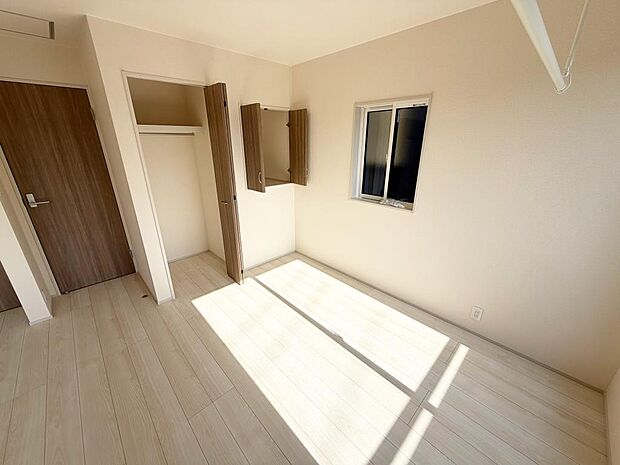 ☆各部屋大型収納完備☆子供部屋・主寝室にお好きにコーディネートしよう！！