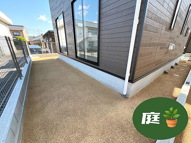 ☆おススメスポット♪ガーデニング・芝生・ウッドデッキ・・・夢が広がりますね〜(^^♪