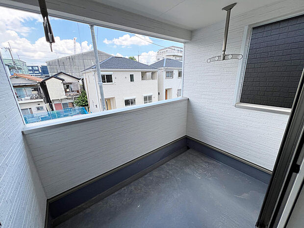 ☆インナーバルコニー☆テーブルを置いてティータイムもいいかも！雨の日も安心！！