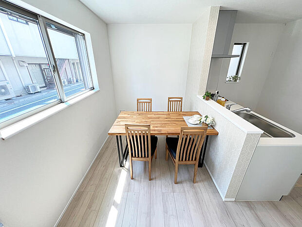 ☆大変明るいリビング☆広々した空間で家族との大切な時間をお過ごしください！！