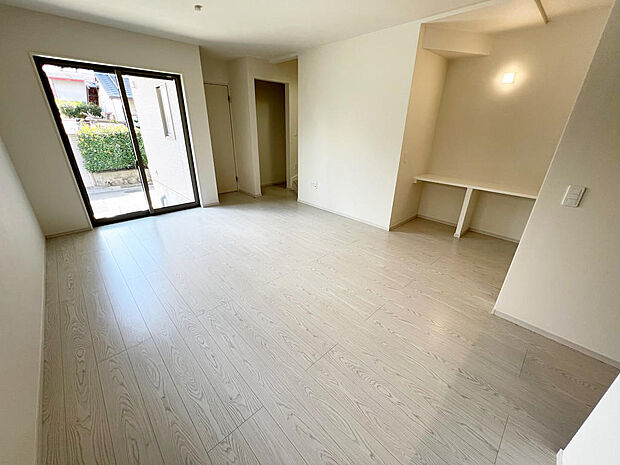 ☆大変明るいリビング☆広々した空間で家族との大切な時間をお過ごしください！！