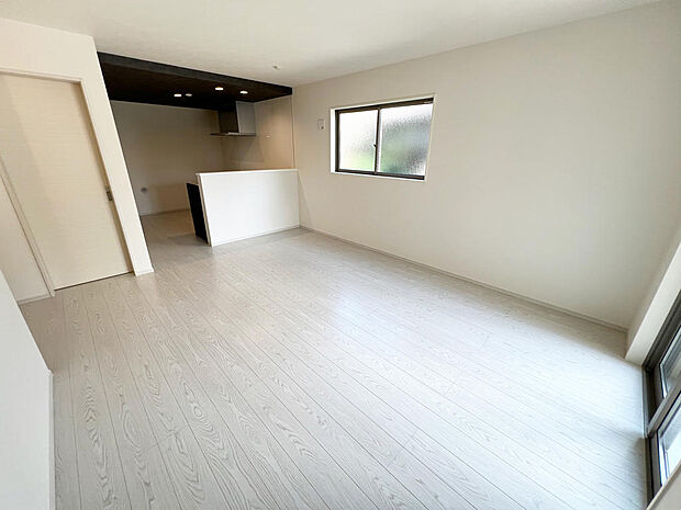 ☆大変明るいリビング☆広々した空間で家族との大切な時間をお過ごしください！！