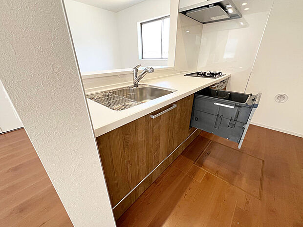 ☆大型のシステムキッチン☆対面式ですので家族と会話しながら楽しくクッキング！！