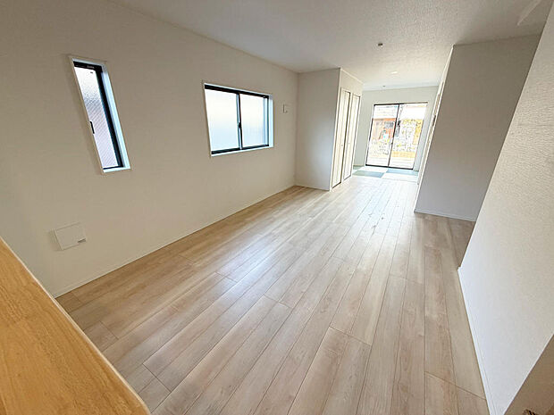 ☆大変明るいリビング☆広々した空間で家族との大切な時間をお過ごしください！！