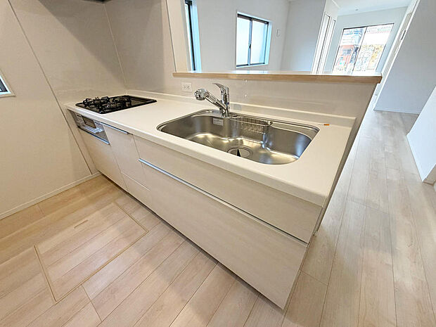 ☆大型のシステムキッチン☆対面式ですので家族と会話しながら楽しくクッキング！！