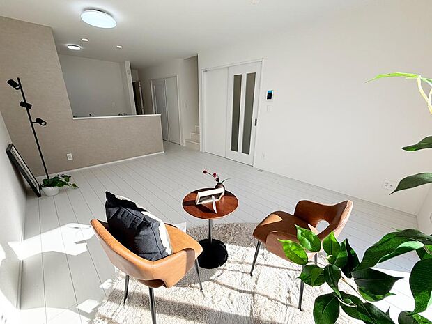 ☆大変明るいリビング☆広々した空間で家族との大切な時間をお過ごしください！！