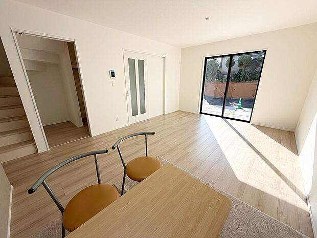 ☆大変明るいリビング☆広々した空間で家族との大切な時間をお過ごしください！！