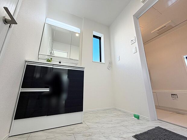 ☆白を基調とした清潔感溢れる洗面スペース☆清潔空間で気持ちよく1日の始まりを！！