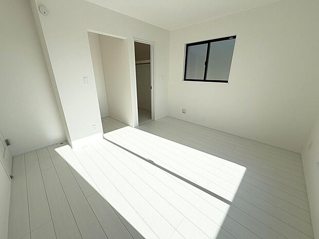 ☆各部屋大型収納完備☆子供部屋・主寝室にお好きにコーディネートしよう！！