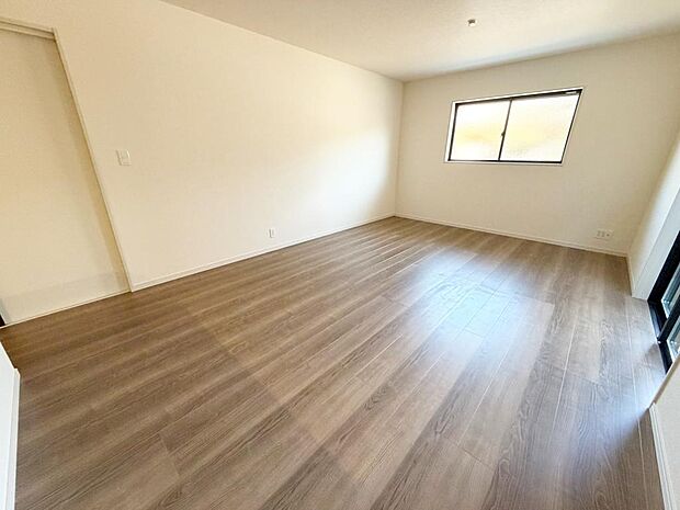 ☆大変明るいリビング☆広々した空間で家族との大切な時間をお過ごしください！！