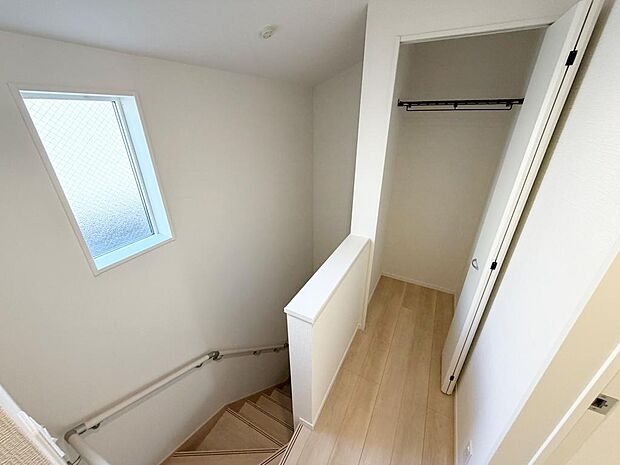 ☆２階☆廊下にある収納☆