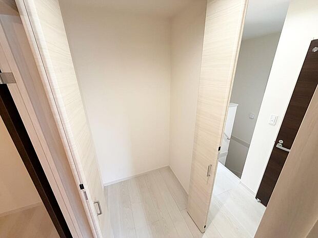 ☆２階☆廊下にある収納☆