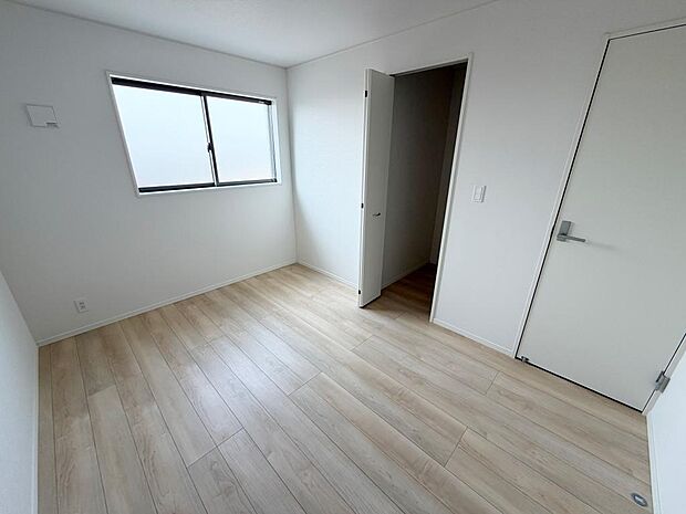 ☆各部屋大型収納完備☆子供部屋・主寝室にお好きにコーディネートしよう！！