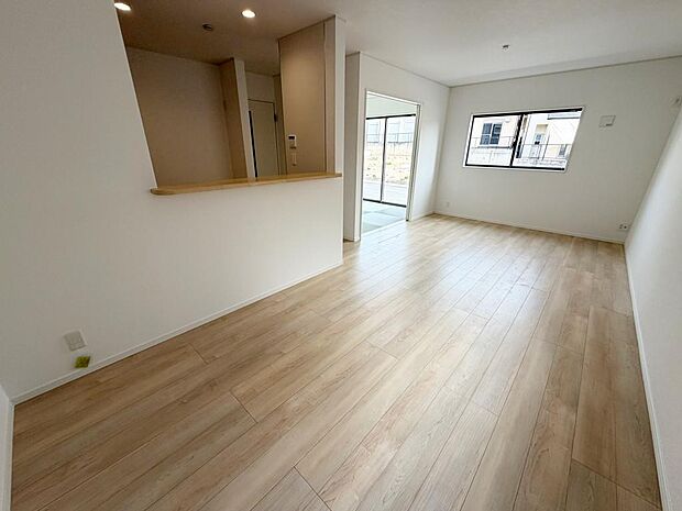 ☆大変明るいリビング☆広々した空間で家族との大切な時間をお過ごしください！！